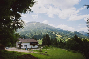 Dreimäderlhaus am Berg